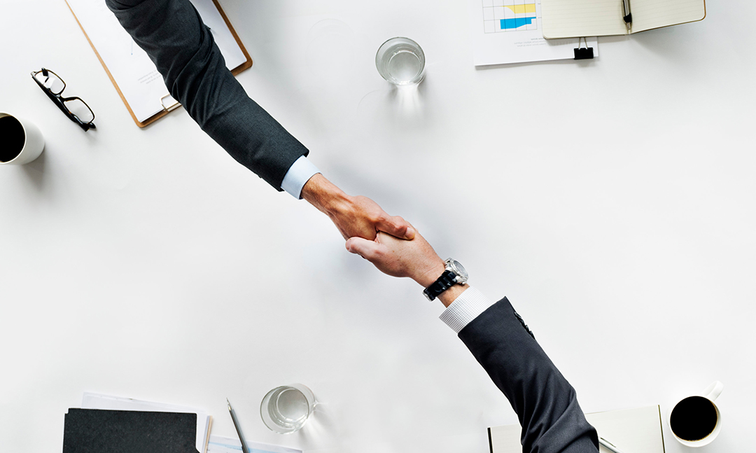 Business Team Meetng Handshake Applaud Concept - Advance Soluções Empresariais e Contabilidade
