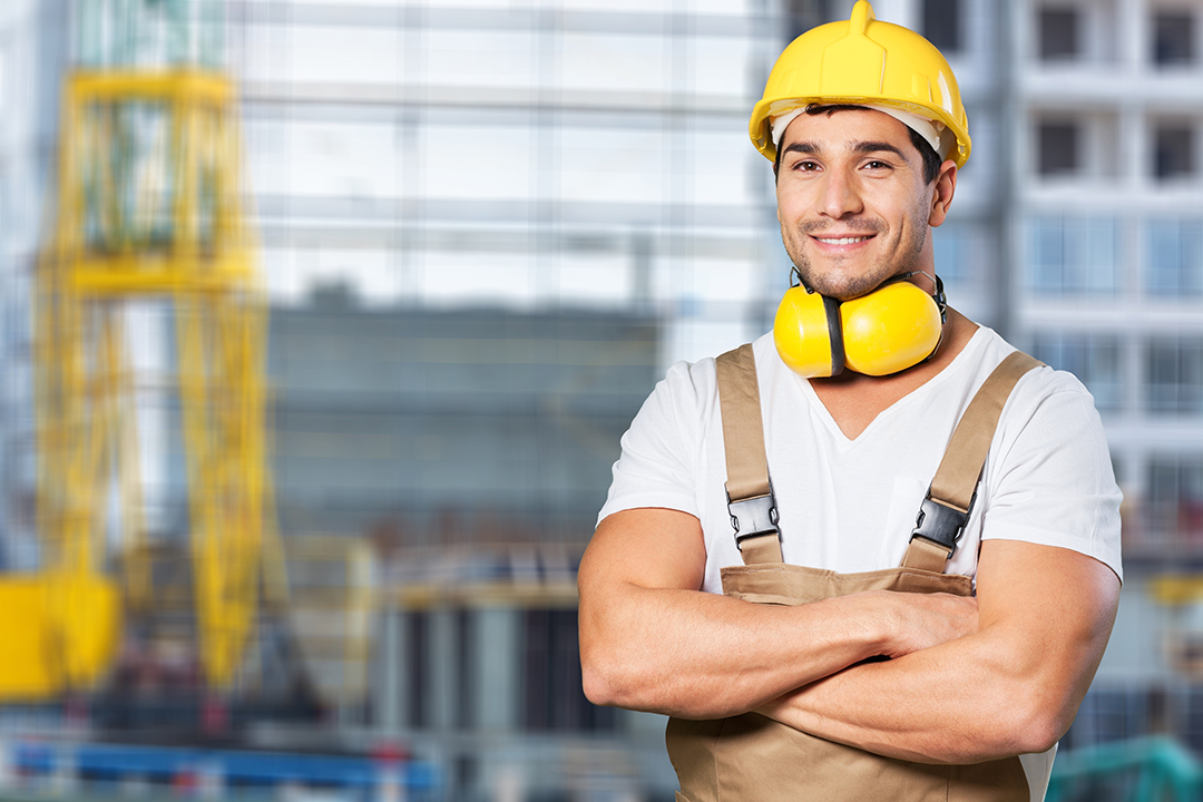 Builder With Yellow Helmet - Advance Soluções Empresariais e Contabilidade